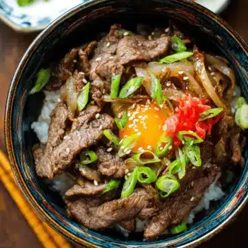 Gyudon (Japanese Beef Rice Bowl)