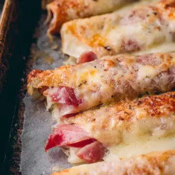 Ham and Mozzarella Cheese Sticks (Baked Ham and Cheese Sticks)