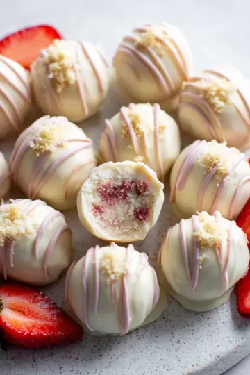 5 Ingredient Strawberry Cheesecake Truffles